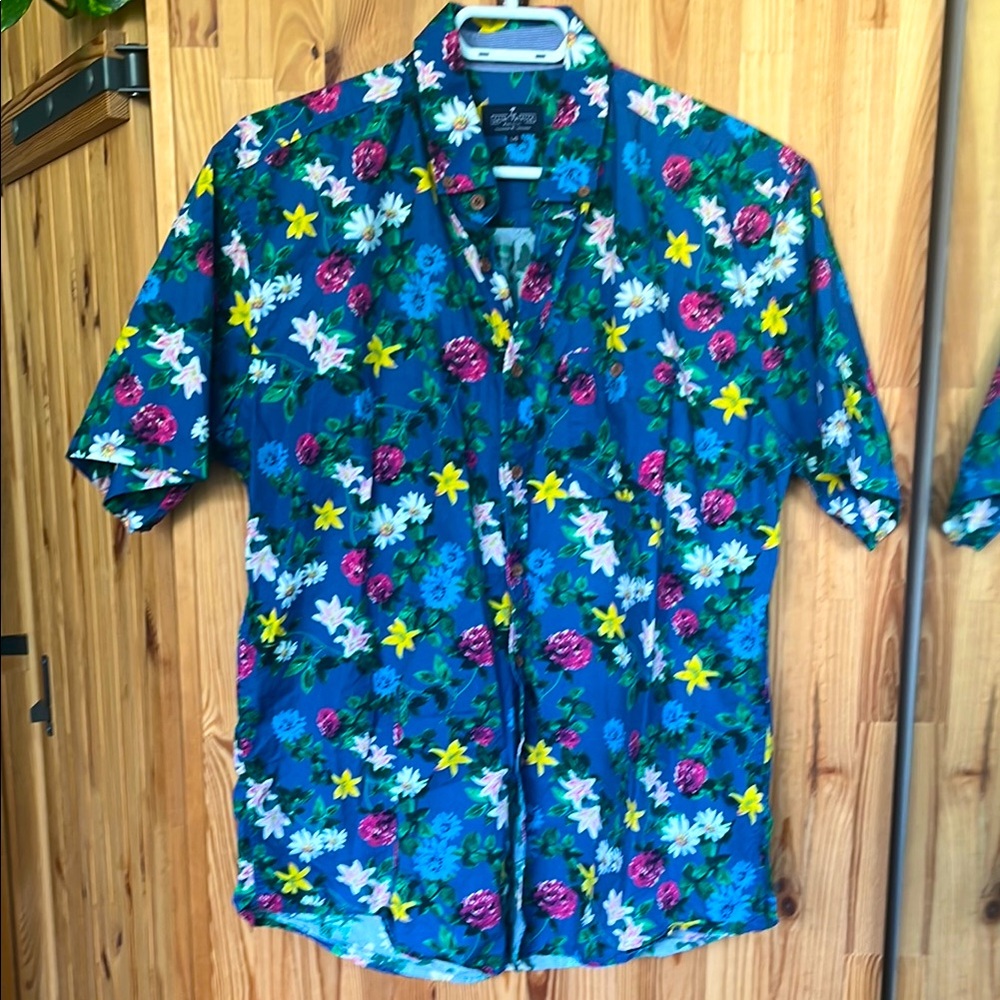 Summer button-down short sleeved shirt (size L)